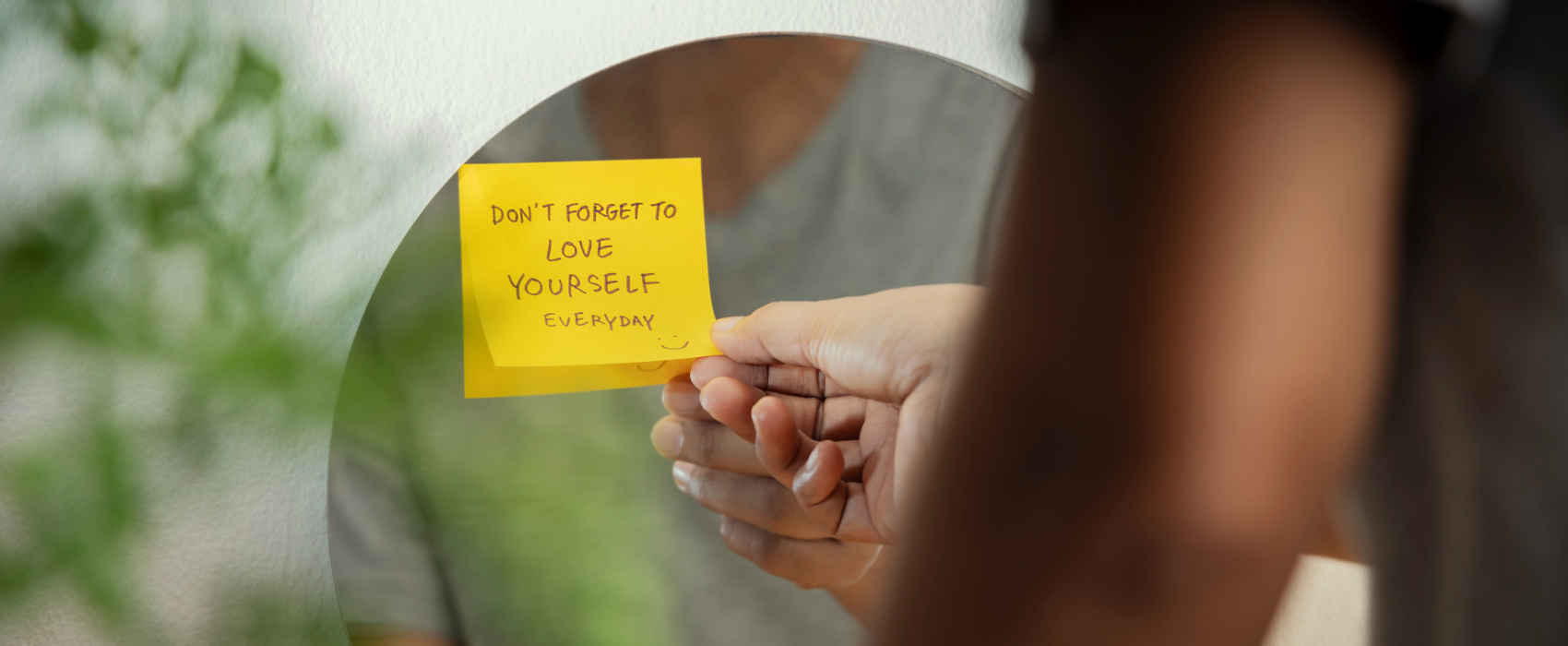 Note on mirror about loving yourself everyday